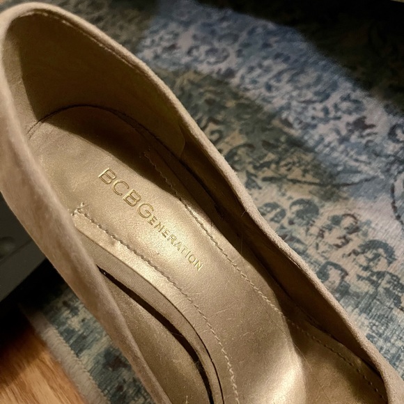 GENTLY WORN BCBGeneration BEIGE SUEDE Heels - Picture 4 of 8